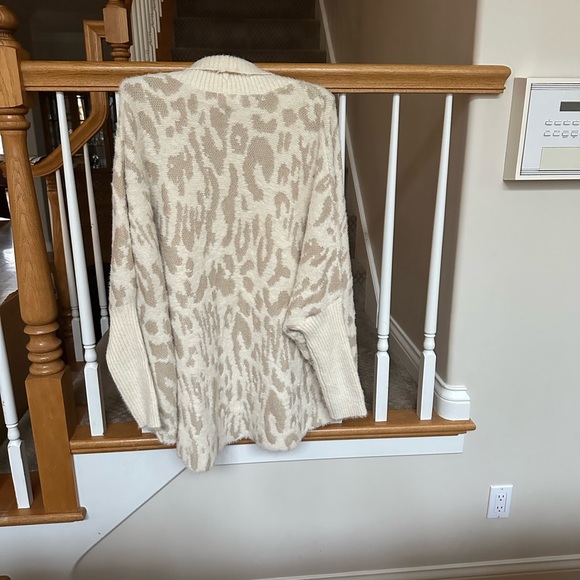 Pink Lily fuzzy Open Front Leopard Print cardigan sweater - Picture 2 of 2